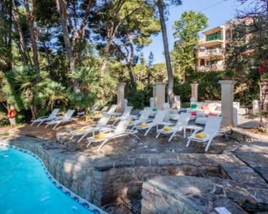 Sonnenterrasse und bali-liegen  Lago Garden Hotel & Spa Cala Ratjada